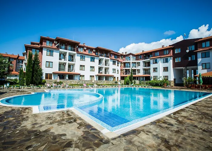 Family Apolon Hotell 2*